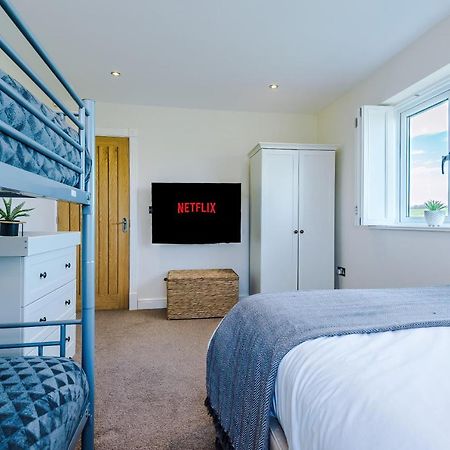 "Woodlands" By Greenstay Serviced Accommodation - Luxury 3 Bed Cottage In North Wales With Stunning Countryside Views & Parking - Close To Glan Clwyd Hospital - The Perfect Choice For Contractors, Business Travellers, Families And Groups Bodelwyddan Extérieur photo