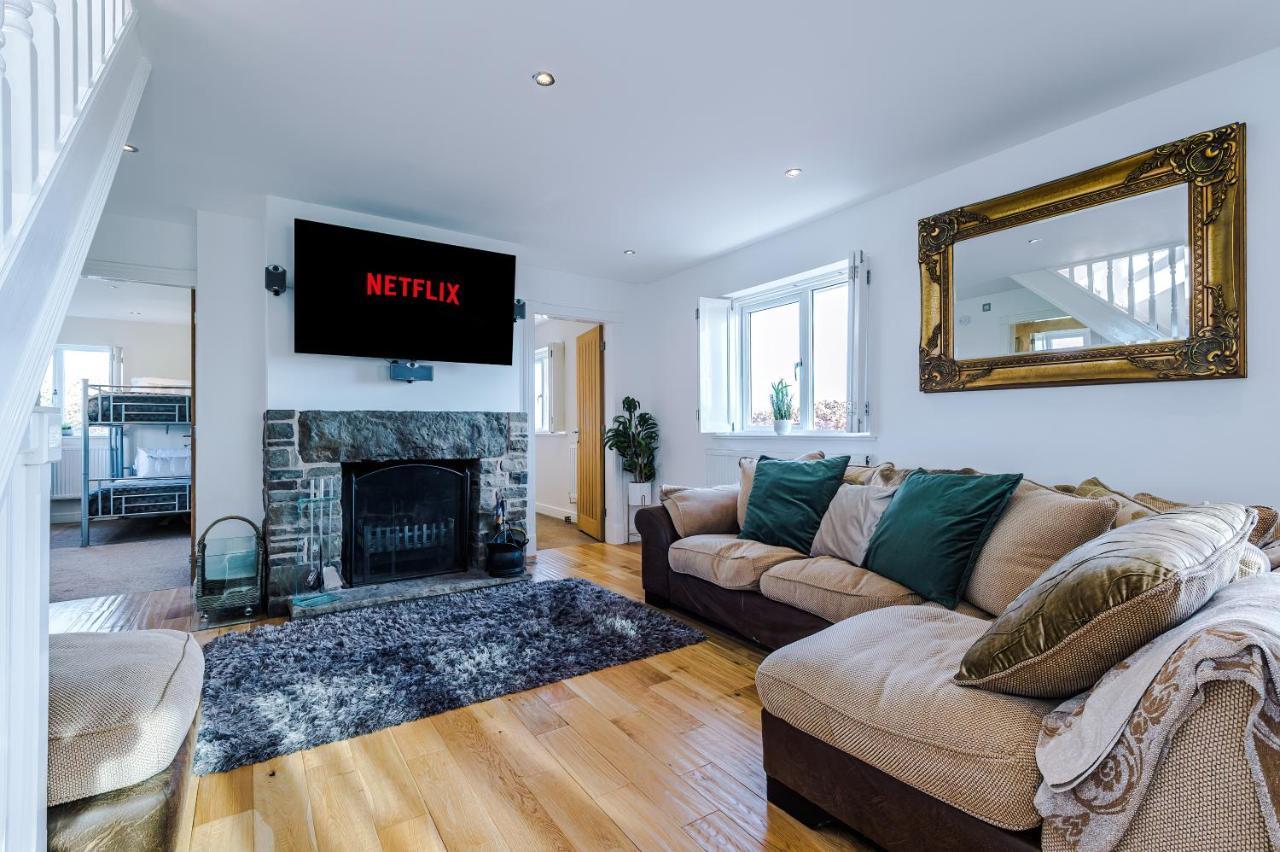 "Woodlands" By Greenstay Serviced Accommodation - Luxury 3 Bed Cottage In North Wales With Stunning Countryside Views & Parking - Close To Glan Clwyd Hospital - The Perfect Choice For Contractors, Business Travellers, Families And Groups Bodelwyddan Extérieur photo