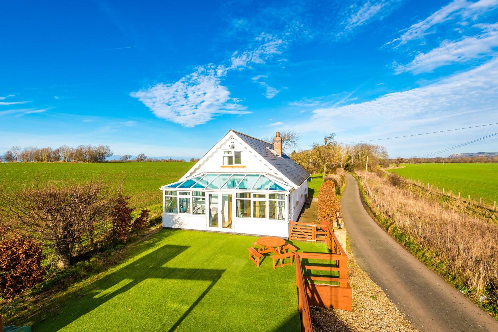 "Woodlands" By Greenstay Serviced Accommodation - Luxury 3 Bed Cottage In North Wales With Stunning Countryside Views & Parking - Close To Glan Clwyd Hospital - The Perfect Choice For Contractors, Business Travellers, Families And Groups Bodelwyddan Extérieur photo